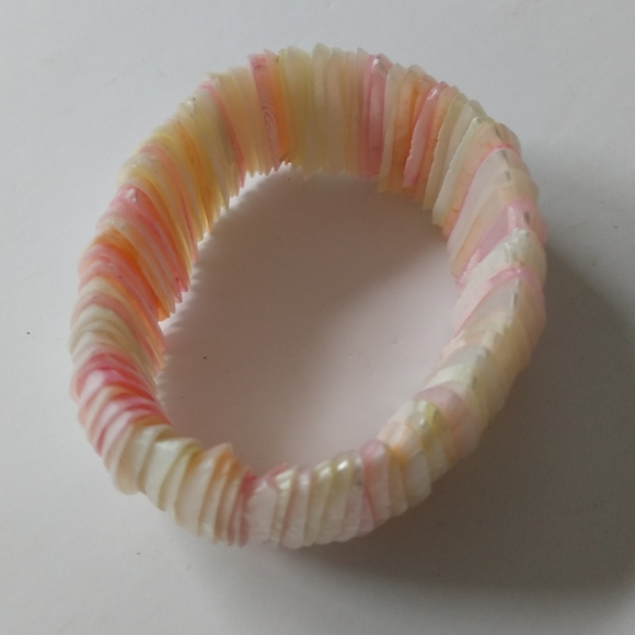 Mother of Pearl Shell Stretch Bracelet - Picture 4 of 5